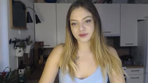 Snapshot of buffyextasy chatting on 5, 12, 2025 Buffy online show from 5, 12, 2025