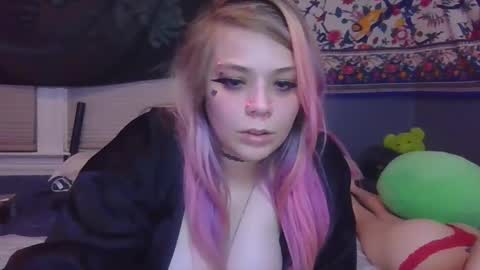 Snapshot of burnthemail chatting on 5, 12, 2024 lilly online show from 5, 12, 2024