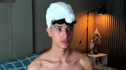 Buster independent model online show from 24, 12, 2024