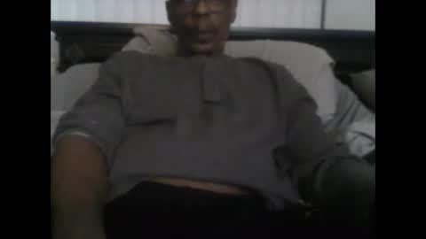 Snapshot of busturgutzgd11 chatting on 15, 12, 2024 Busturgutzgd1 online show from 15, 12, 2024