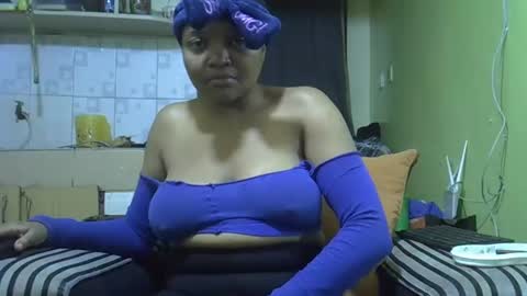 Snapshot of busty_kenzi chatting on 4, 1, 2025 busty kenzi online show from 4, 1, 2025