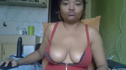 Snapshot of busty_kenzi chatting on 11, 9, 2025 busty kenzi online show from 11, 9, 2025