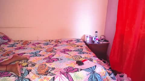 Snapshot of butterfly_rouse chatting on 11, 10, 2025 butterfly_rouse online show from 11, 10, 2025