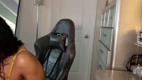 Snapshot of butterflybootyy chatting on 27, 4, 2026 butterfly booty online show from 27, 4, 2026