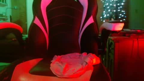 bwall1425 online show from 11, 1, 2025