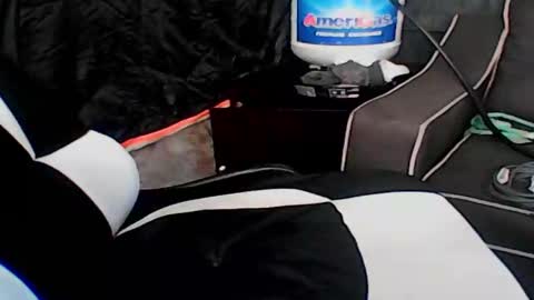 Snapshot of calisguitar chatting on 2, 12, 2024 Calisguitar online show from 2, 12, 2024