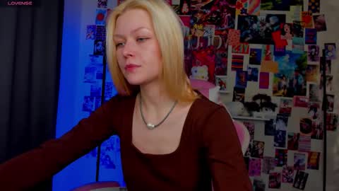 Snapshot of callista_a chatting on 11, 11, 2025 Robin online show from 11, 11, 2025