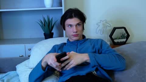 Snapshot of calvin_cay chatting on 13, 1, 2025 Calvin online show from 13, 1, 2025