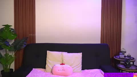 Calypso and Kayla online show from 4, 8, 2026