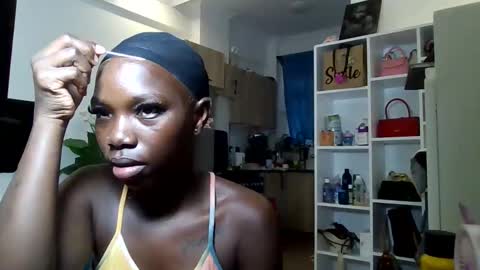 Snapshot of camclit chatting on 8, 11, 2025 Princess online show from 8, 11, 2025