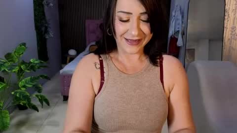 Snapshot of camil_milfdream chatting on 9, 5, 2026 Camil online show from 9, 5, 2026