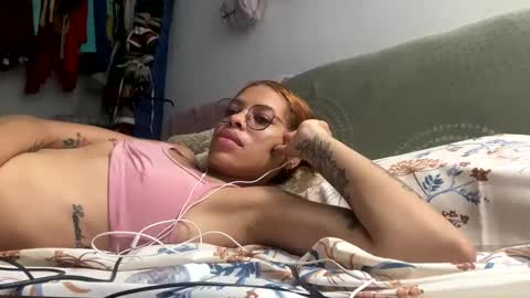 Snapshot of camilahot_girl chatting on 14, 9, 2025 kira online show from 14, 9, 2025