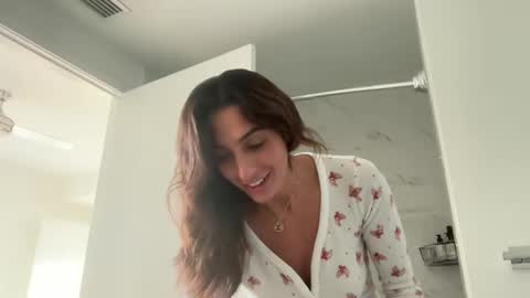 Snapshot of camiliakxoxo chatting on 2, 11, 2025 camiliakxoxo online show from 2, 11, 2025