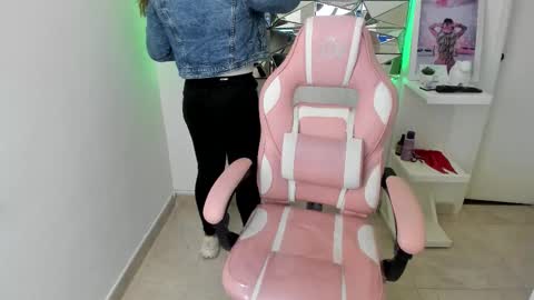 Snapshot of camixxx_m chatting on 12, 11, 2025 camixxx_m online show from 12, 11, 2025