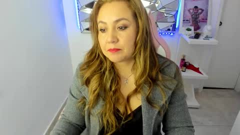 Snapshot of camixxx_m chatting on 4, 12, 2025 camixxx_m online show from 4, 12, 2025