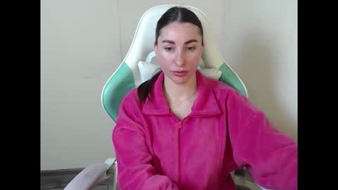 Snapshot of cammila_horn chatting on 22, 4, 2026 cammila horn online show from 22, 4, 2026