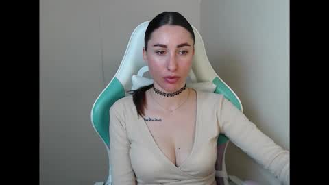 Snapshot of cammila_horn chatting on 23, 4, 2026 cammila horn online show from 23, 4, 2026