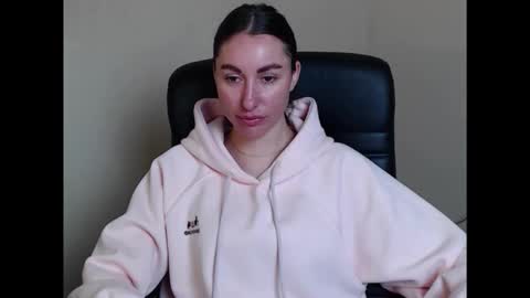 Snapshot of cammila_horn chatting on 30, 4, 2026 cammila horn online show from 30, 4, 2026