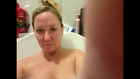 Snapshot of campbellcourtney385 chatting on 13, 1, 2026 campbellcourtney385 online show from 13, 1, 2026