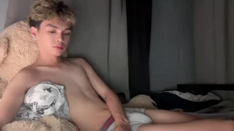 Snapshot of camwithethan chatting on 8, 5, 2026 Ethan online show from 8, 5, 2026