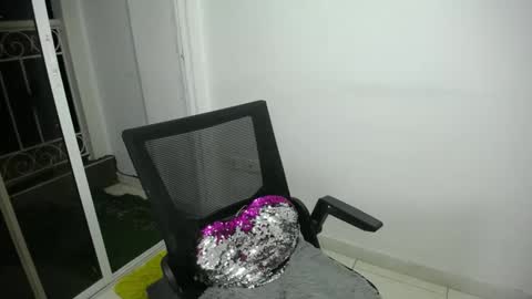 Snapshot of candacesxhot chatting on 2, 2, 2025 cumorsmooke online show from 2, 2, 2025