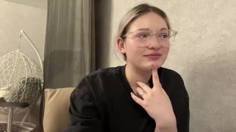 candelariahile online show from 18, 2, 2026