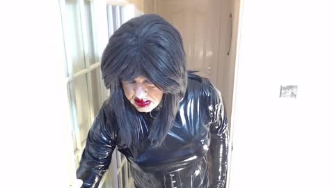 candi smokes online show from 31, 3, 2026