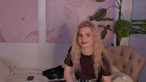 Snapshot of candiesshop chatting on 16, 4, 2026 Candies online show from 16, 4, 2026