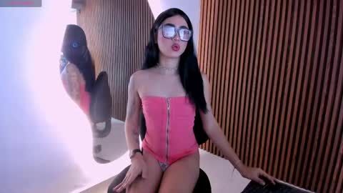candyglow_ online show from 4, 6, 2026
