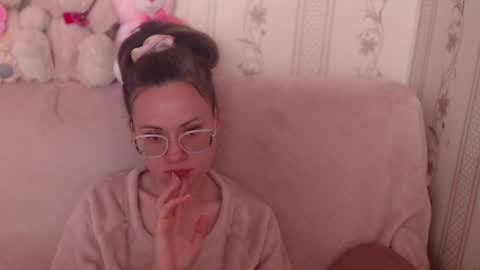 say meow and send tips  online show from 4, 5, 2026