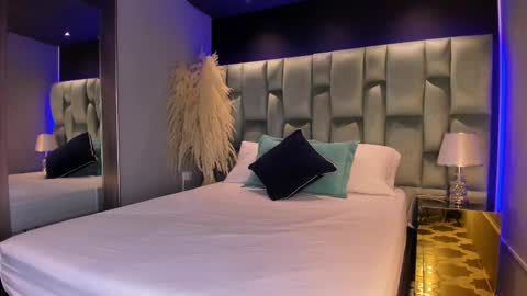 candyluxury_ online show from 11, 2, 2025