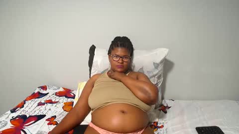 Snapshot of candyyumsaerolaxx chatting on 2, 6, 2026 candyyumsaerolaxx online show from 2, 6, 2026