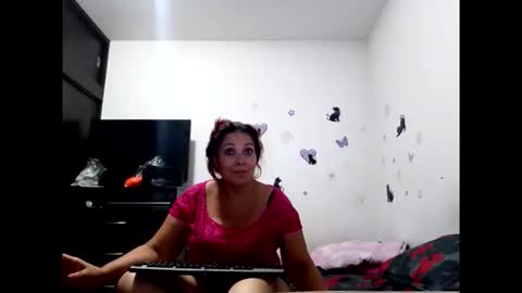 Snapshot of canelalovee chatting on 17, 10, 2025 CANELA online show from 17, 10, 2025