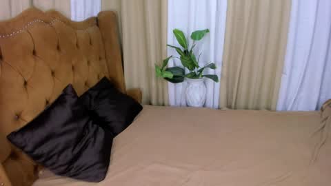 Yumi Aera online show from 28, 3, 2026