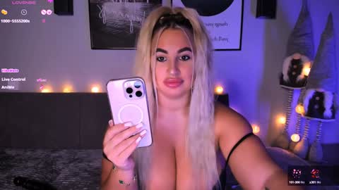 Snapshot of cara__harris chatting on 5, 2, 2025 . . online show from 5, 2, 2025