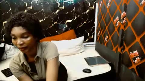 caramelminxx_ online show from 14, 7, 2026