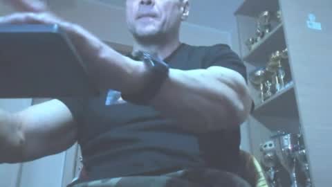 Laz online show from 8, 4, 2026