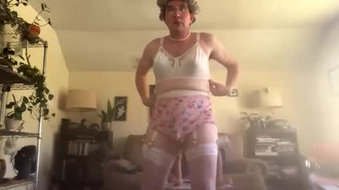 Snapshot of carlacee chatting on 13, 11, 2025 carlacee online show from 13, 11, 2025