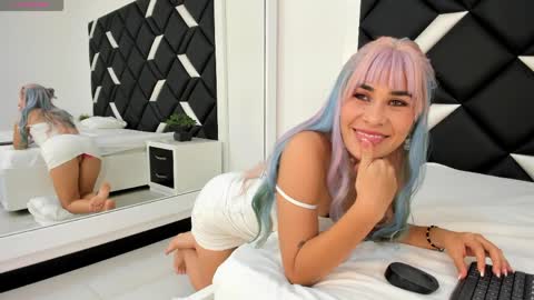 Carla Linares online show from 3, 6, 2026