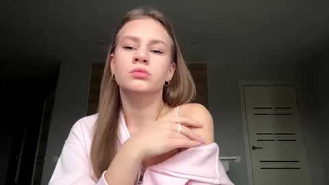 Snapshot of carolecronan chatting on 20, 12, 2025 Lisa online show from 20, 12, 2025