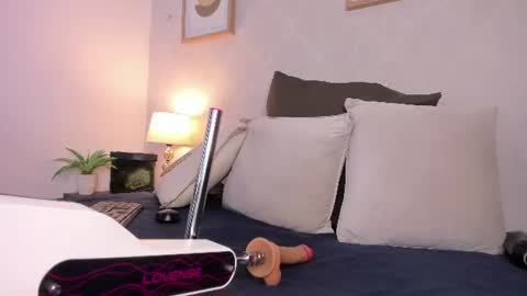 Snapshot of caroline_dh chatting on 19, 6, 2026 Caroline online show from 19, 6, 2026