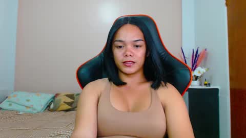 caroline_east online show from 10, 3, 2025
