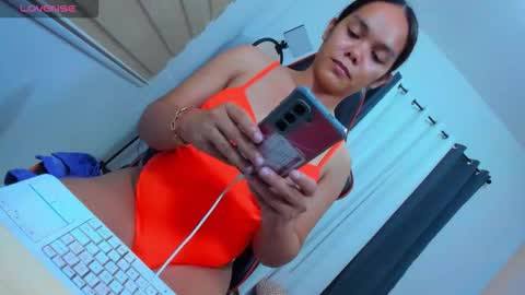 caroline_east online show from 22, 11, 2025