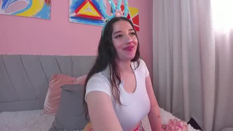 Snapshot of carolinediaz_3 chatting on 5, 12, 2024 online show from 5, 12, 2024