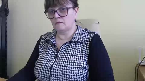 CarolineDream  online show from 7, 2, 2025