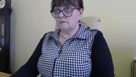 CarolineDream  online show from 7, 2, 2025