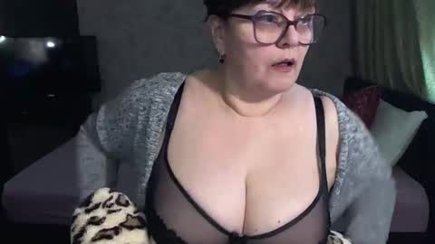 CarolineDream  online show from 9, 2, 2025