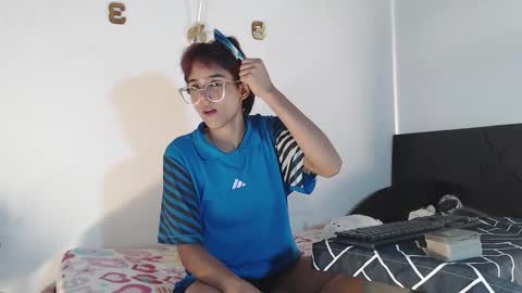 Snapshot of carolinephilip chatting on 25, 10, 2025 Caroline online show from 25, 10, 2025