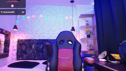 Snapshot of carolinescoth_dl chatting on 7, 1, 2025 Caroline Scoth online show from 7, 1, 2025