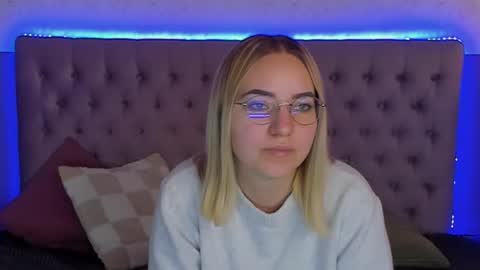 Snapshot of carollflexx chatting on 5, 11, 2025 CarollFlexx online show from 5, 11, 2025